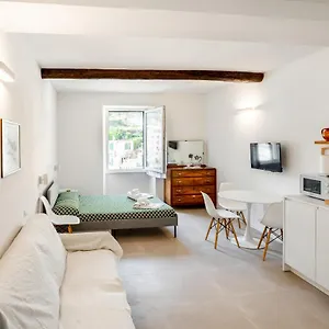 riomaggiore-cozy-mini-apt.hotelitalianriviera.com/